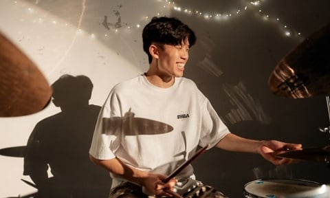 Timothy Yong performing drums