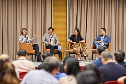 Prof Boh Wai Fong moderated a panel discussion with Mr Desmond Tan, Ms Carolyn Choo and Mr Steven Lim