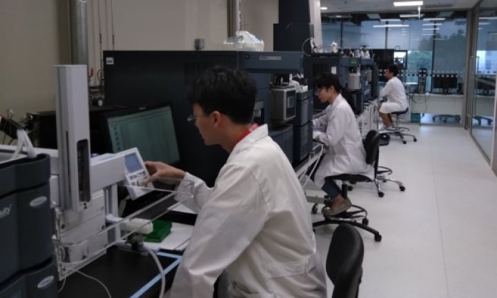 SPC researchers in lab