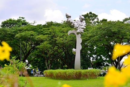 The Wing and Wings by Yeo Chee Kiong