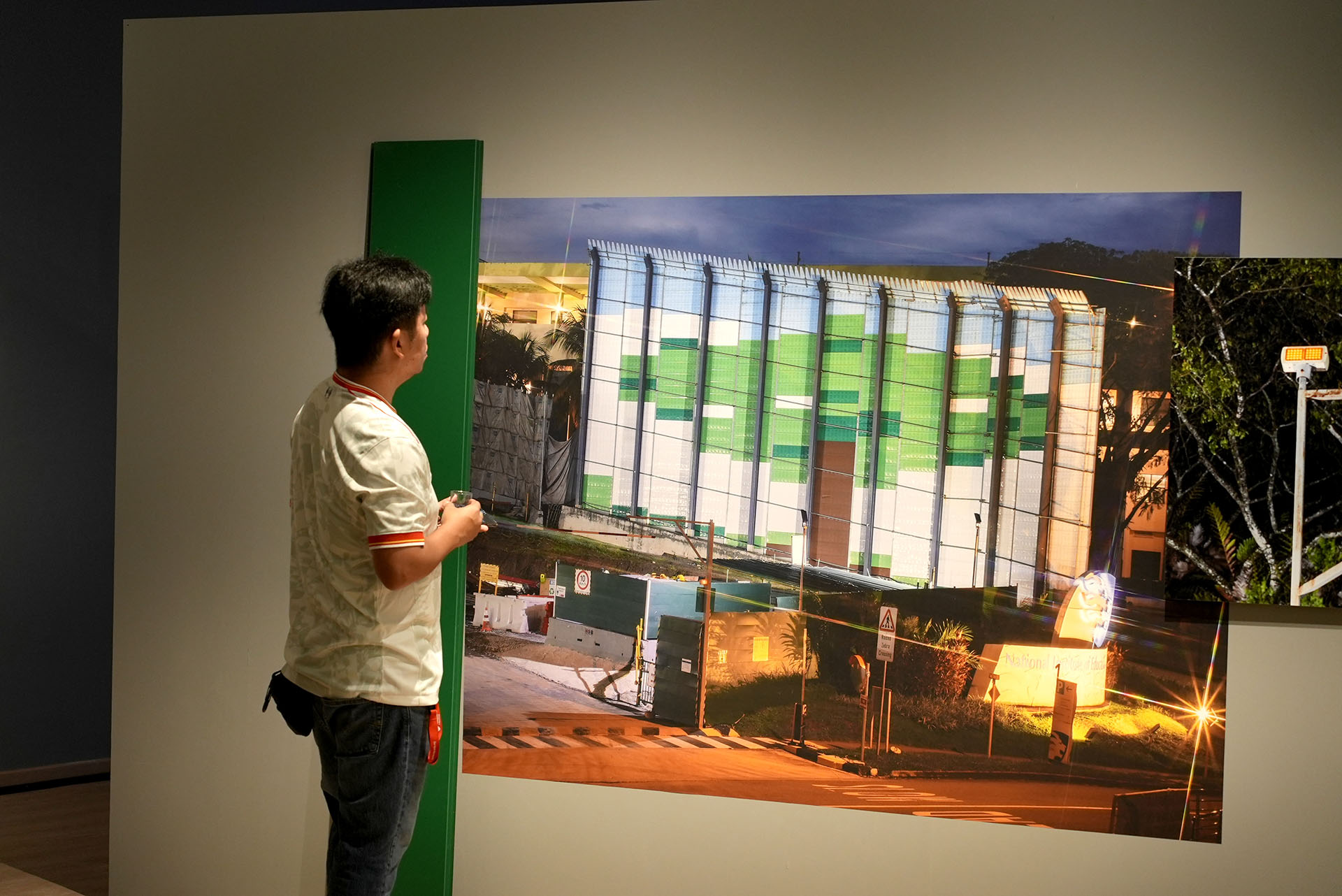 From Construction to Critique - An Art Writing Competition