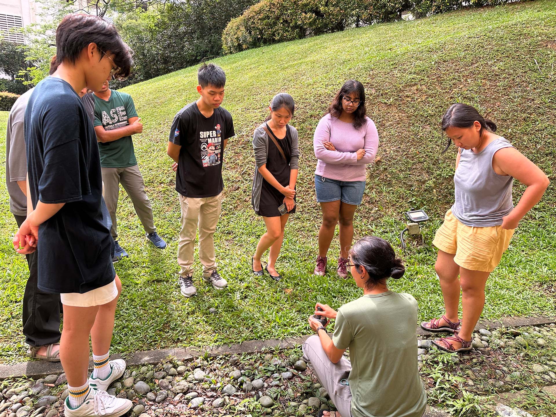 Shirin demonstrating pigment creation