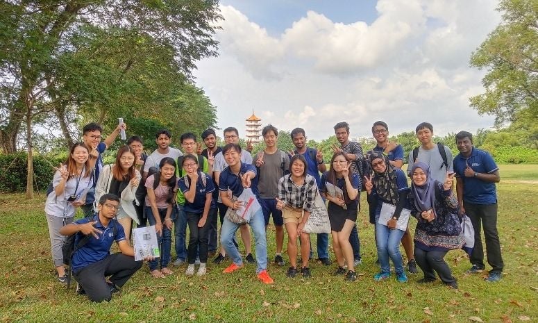 A group of students taking group photo in front of the pagoda at Chinese garden.