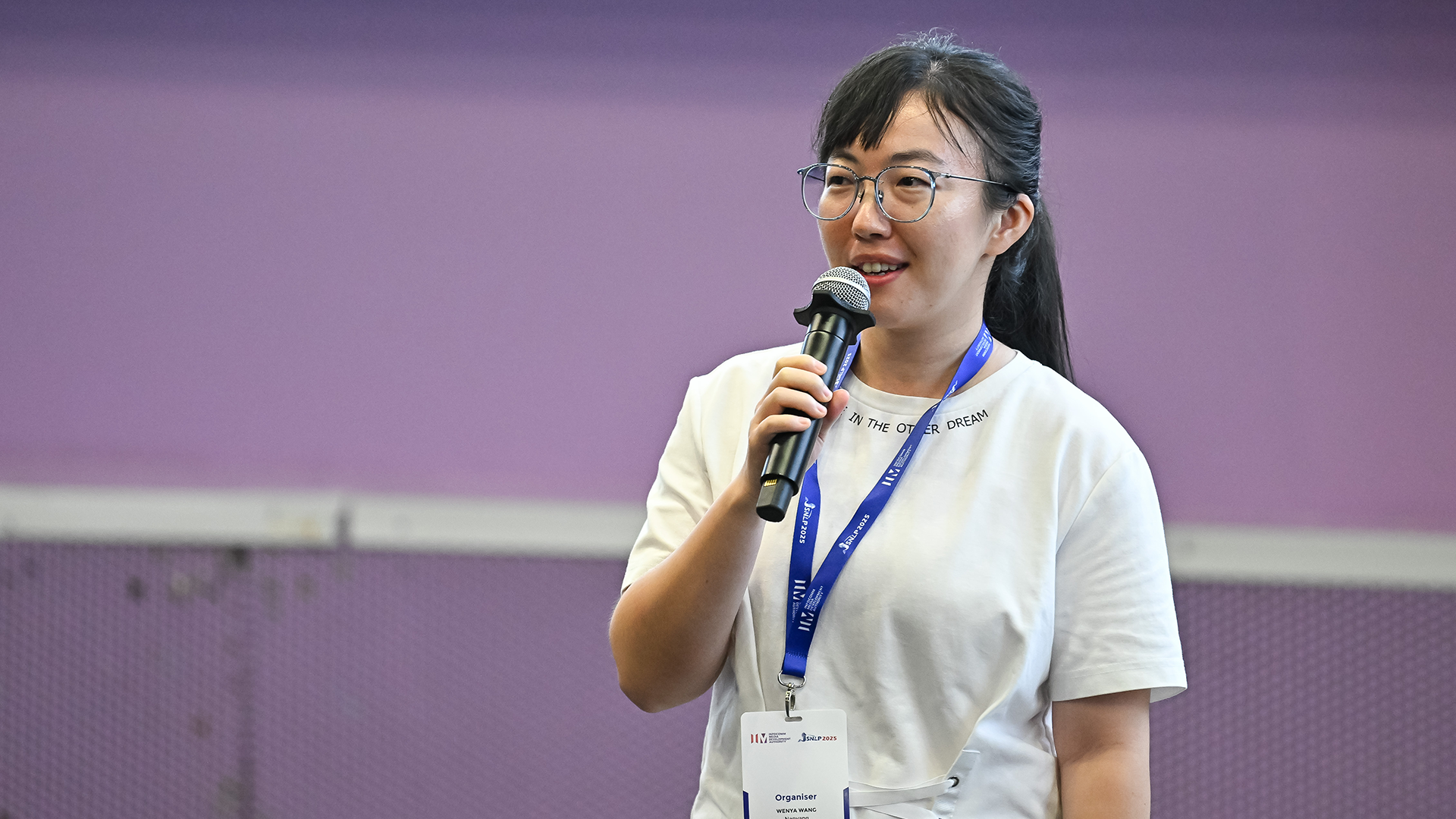 CCDS Assistant Professor Dr Wang Wenya giving a talk