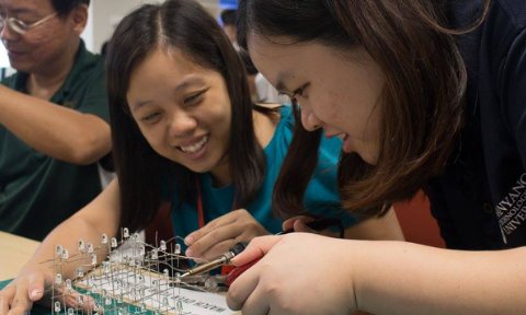 GARAGE EEE Garage Students working on projects