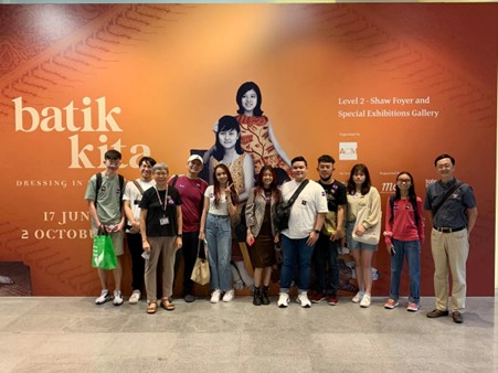 Chinese_The Beauty of Batik and Antiques_1