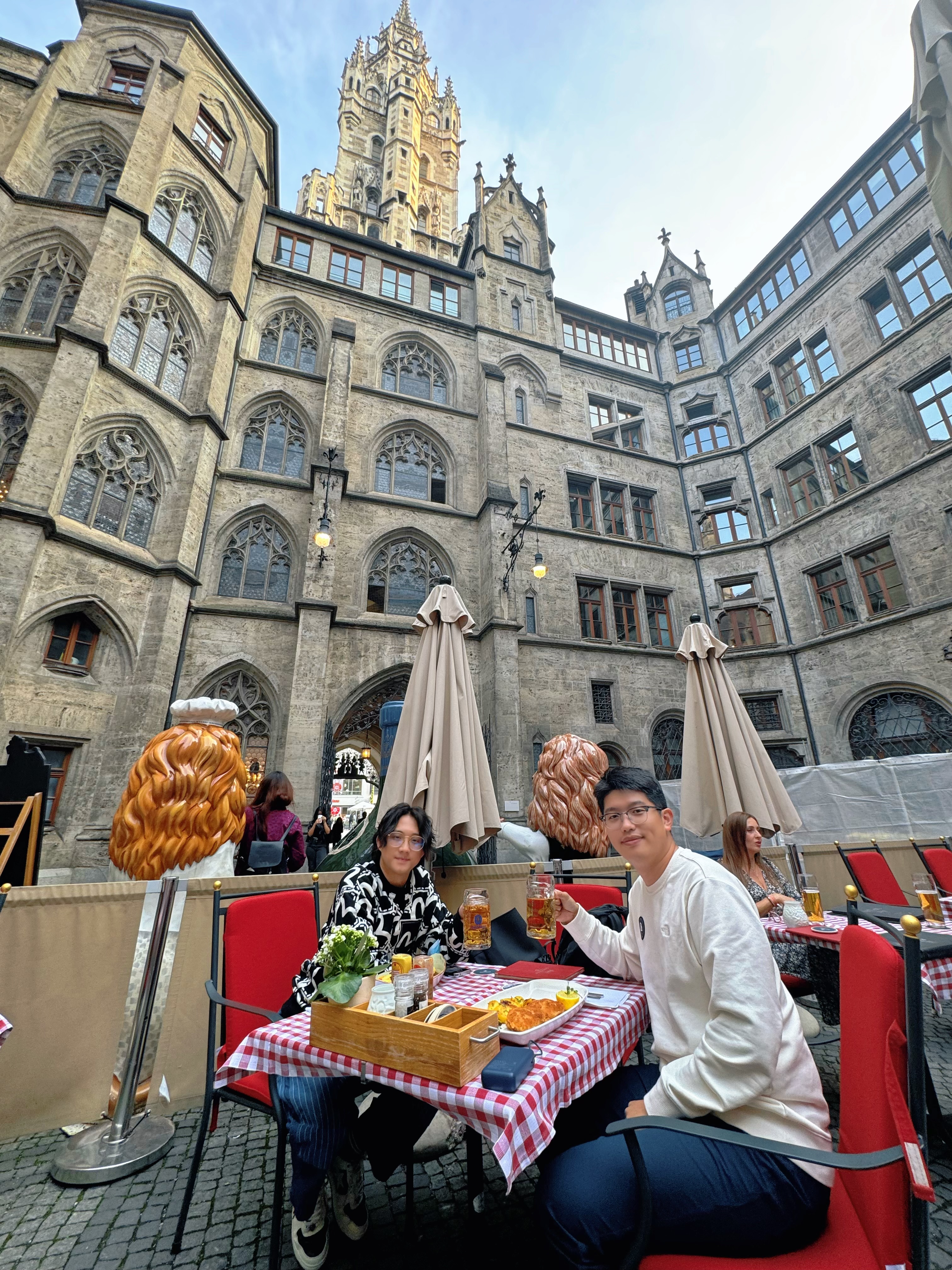Having a great meal at Marienplatz