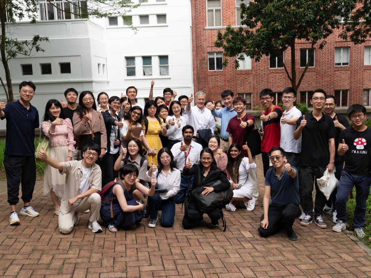 Prof Matthew Jackson with NTU students after tea session