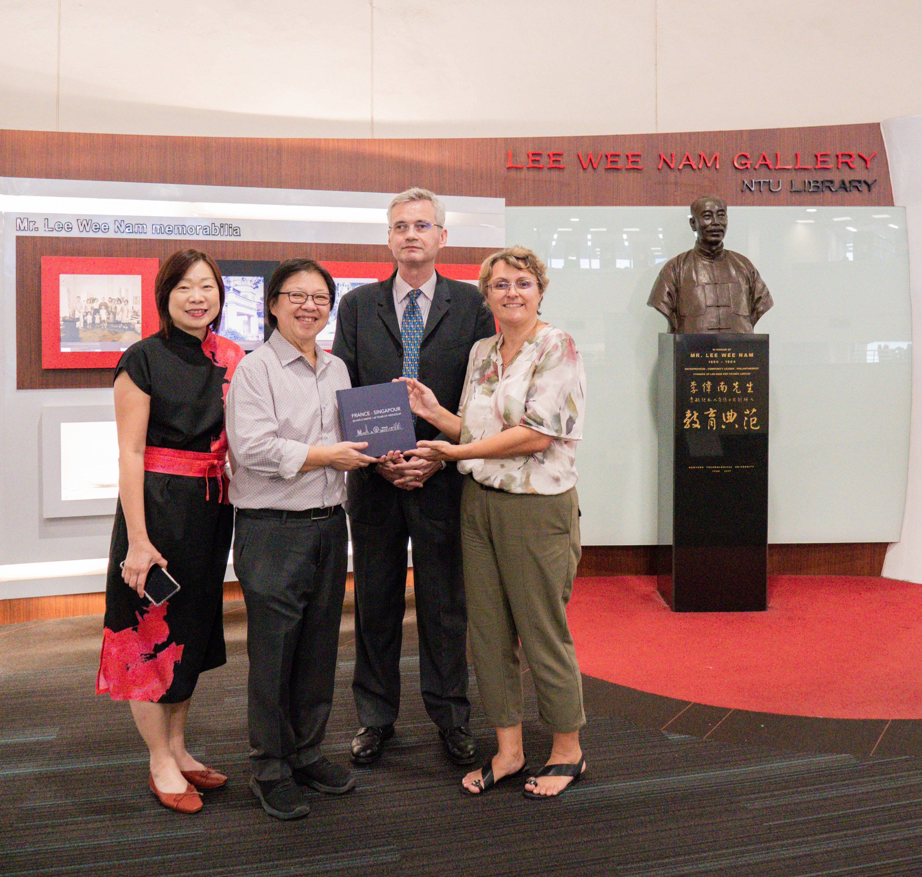 Friendship Between France and Singapore at Lee Wee Nam Library!