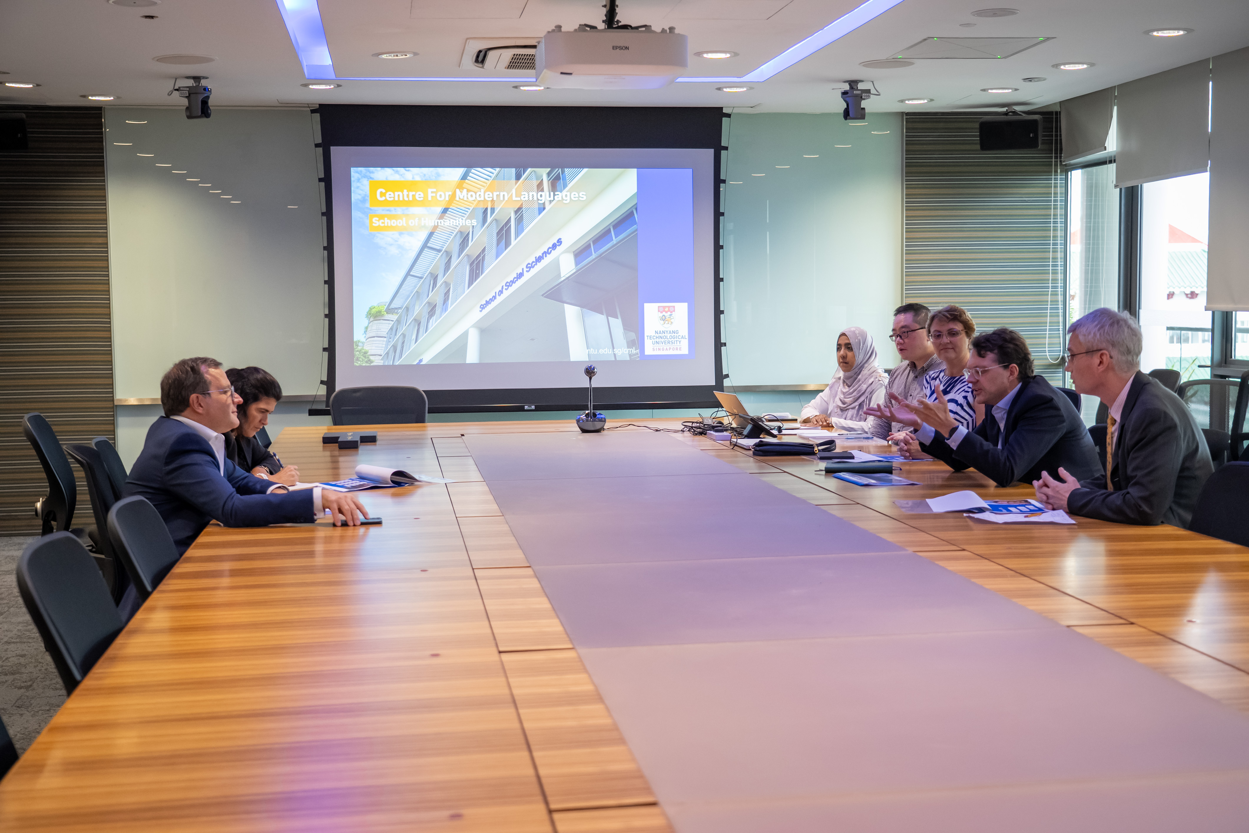 Meeting with Ambassador of Portugal 0283