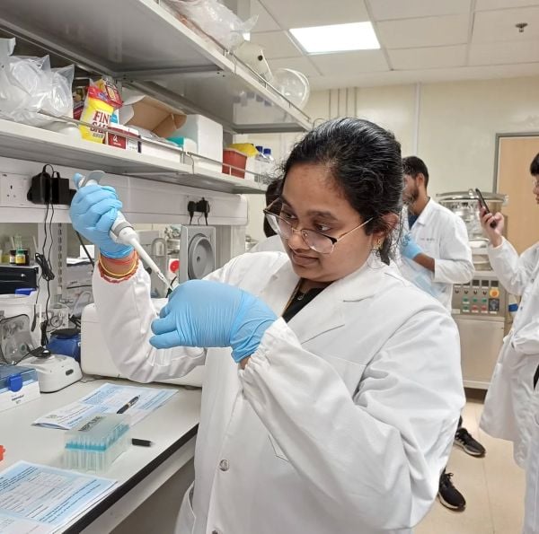 NTU CoE CCEB student mixes it up in the Biomakerslab