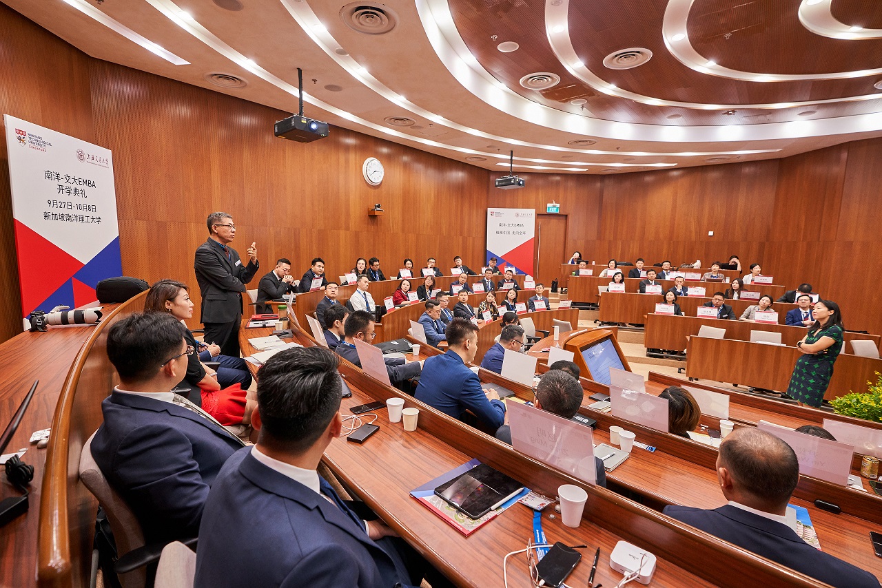 南大课堂上师生互动交流