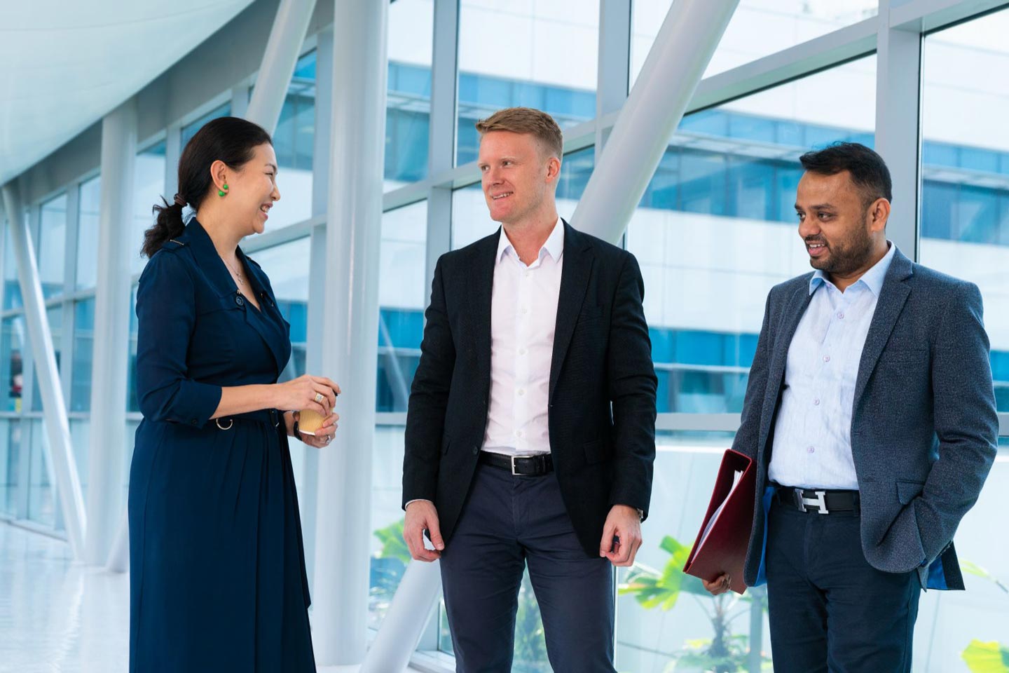 Nanyang Executive MBA faculty members having a discussion between lectures