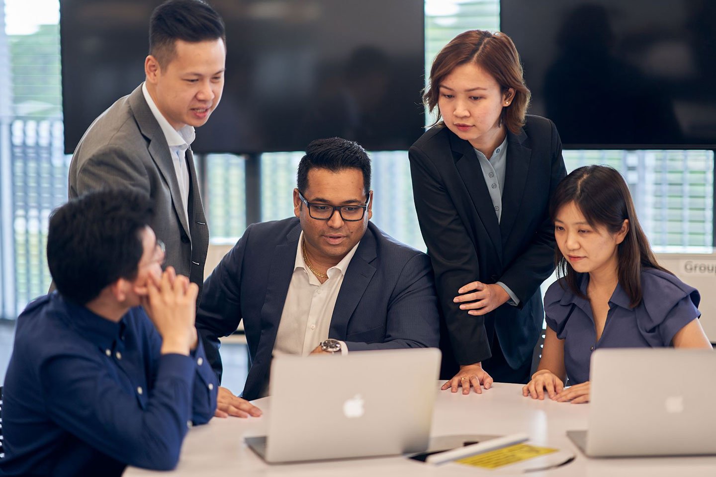 Nanyang MBA students discussing on a project