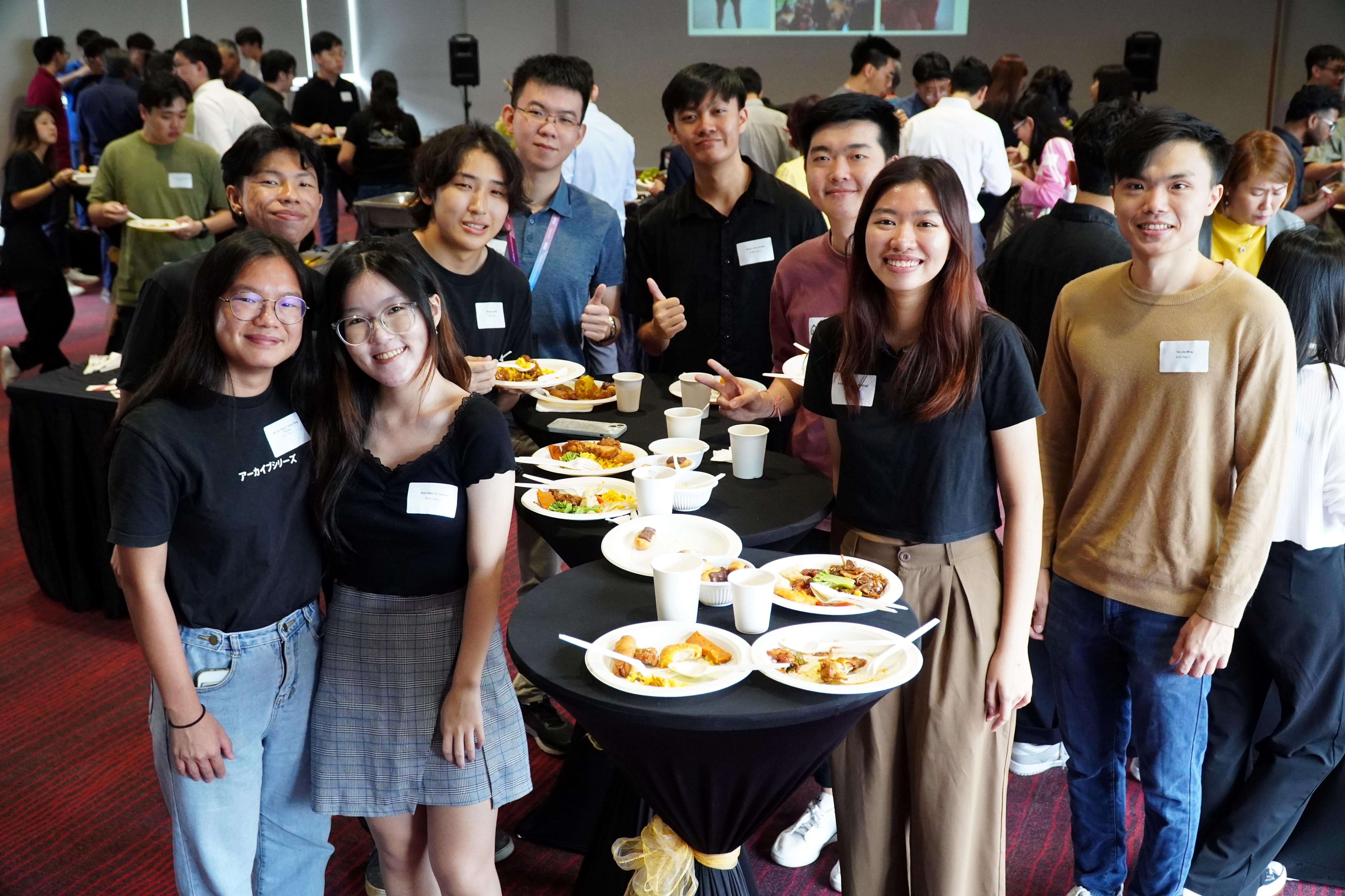 photo_6219930604405898089_y