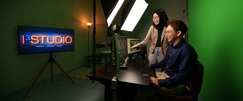 Green Screen Filming With Light And Screen Setup In-Learning I3 Studio. A Man And Malay Woman Looking At Screen